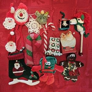 Assorted Christmas Decorations And Ornaments 14 Pieces